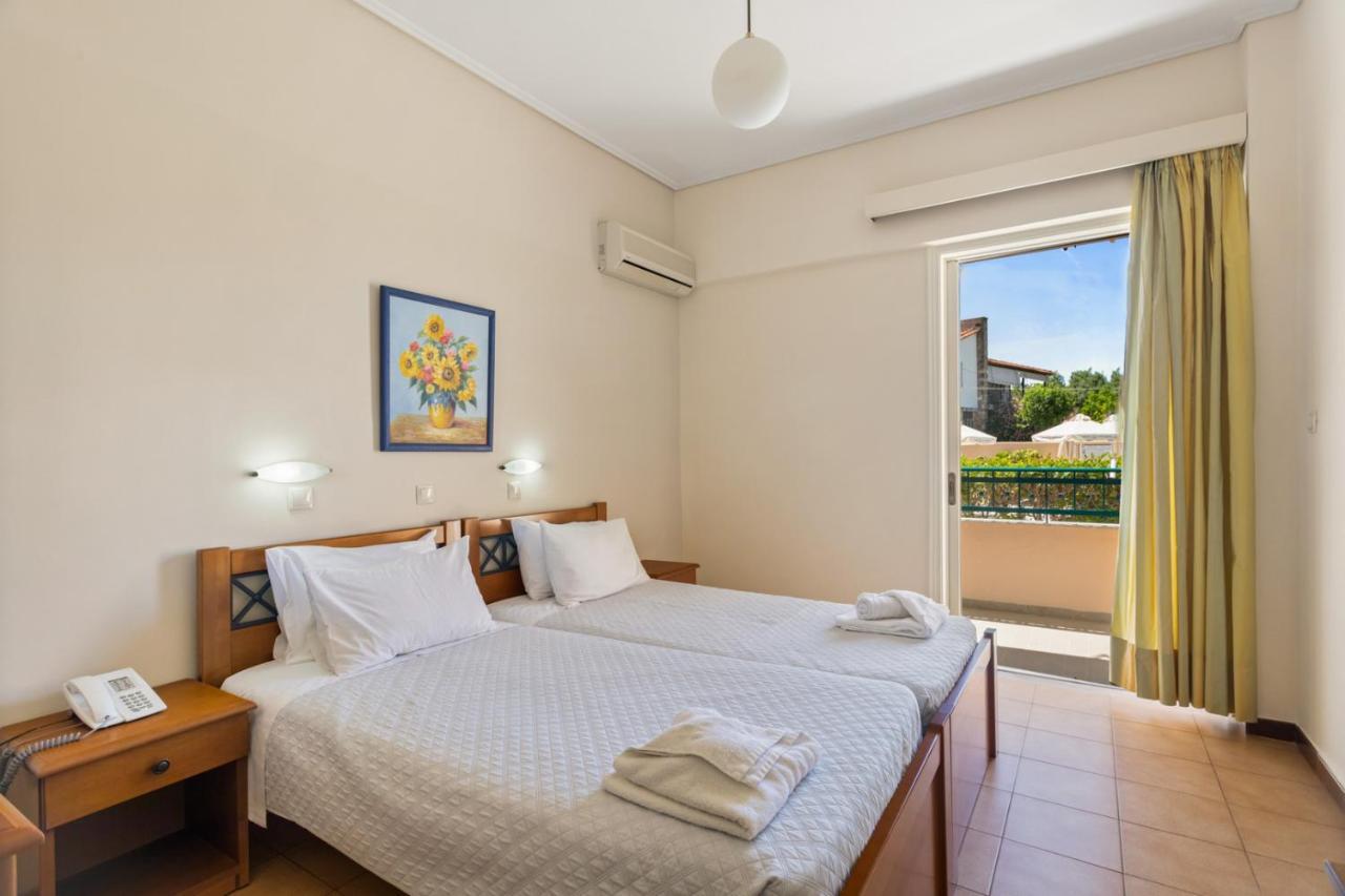 Lefktron Hotel Stoupa Luaran gambar