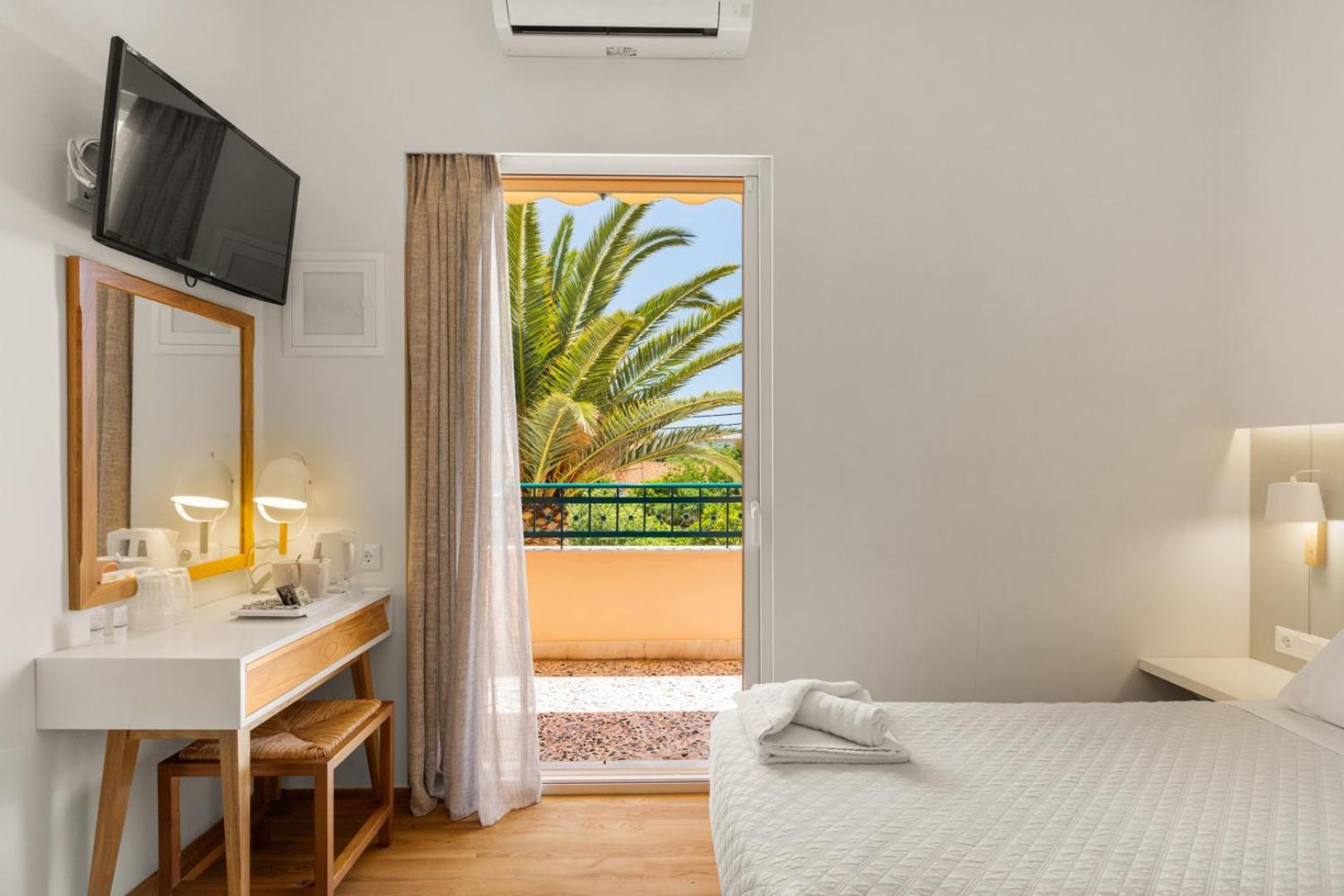 Lefktron Hotel Stoupa Luaran gambar